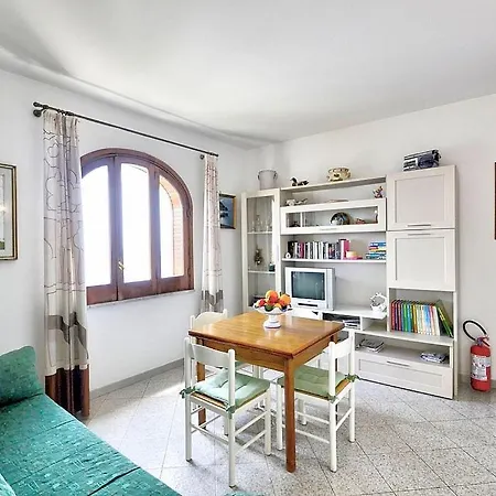 Sleeps 5 Pool Air Con Wifi شقة