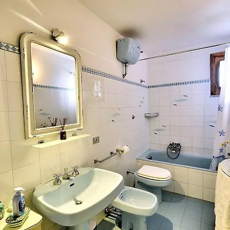 شقة Sleeps 5 Pool Air Con Wifi برايانو