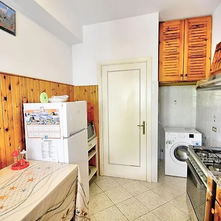 Sleeps 5 Pool Air Con Wifi شقة